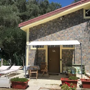 https://la-casetta-di-sofia-2.hotelitalianriviera.com